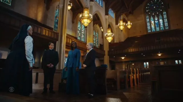 Pantalones Weekend Max Mara Teal usados por Olympia Lawrence (Skye P. Marshall) tal como se ve en Matlock (S02E06)