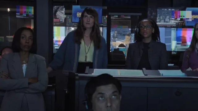 Veste en coton rayé Ba&Sh Ciago portée par Céline Dumont (Marion Cotillard) telle que vue dans The Morning Show (S04E10)