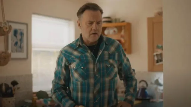 Wrangler camisa western® retro de manga larga con dientes de sierra y bolsillos con botón de presión, que lleva Malcolm (David Morrissey) como se ve en Daddy Issues (S02E03)