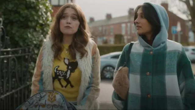 Veste bohème Vintage Blanc Noir en patchwork en velure côtelée Penny Lane Large Bohemi portée par Gemma (Aimee Lou Wood) comme vu dans Daddy Issues (S02E04)