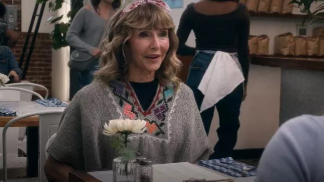 Poncho mexicain vintage Honeywood des années 1970, tissé à la main, unique en son genre, porté par Mona Margadoff (Mary Steenburgen) tel que vu dans A Man on the Inside (S02E06)