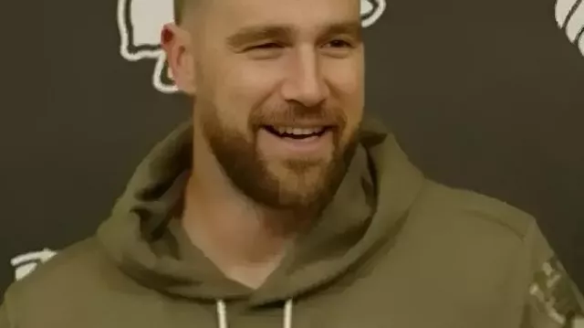 Sudadera de Travis Kelce 2025 de los Chiefs en homenaje al servicio en Cómo elegir la talla adecuada de camiseta de la NFL (Edición Nike)