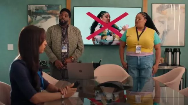 Veste bomber légère Kenneth Cole portée par Howard (Ron Funches) telle que vue dans Loot (S03E08)