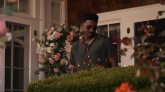 Chemise à manches courtes Bode Beaded Paddock Sampler portée par Jazz (Jordan L. Jones) telle que vue dans Bel-Air (S04E01)