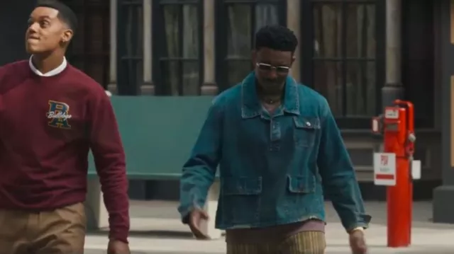 On a trouvé un polo en jean à manches longues usé porté par Jazz (Jordan L. Jones) tel que vu dans Bel-Air (S04E01)