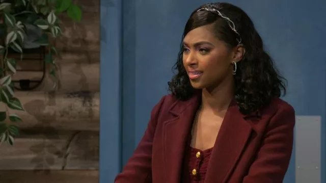 Demarson Mini Astra Hoops portés par Kat Richardson (Colby Muhammad) tels que vus dans Beyond the Gates (S01E168)