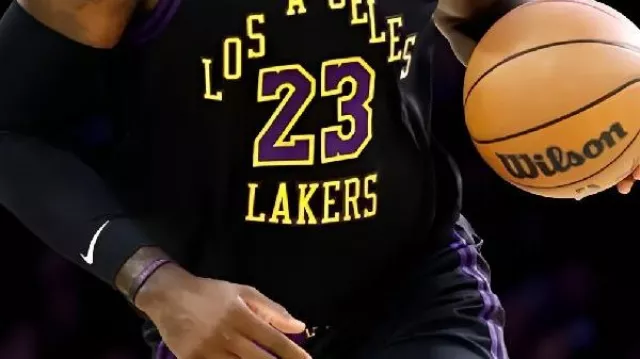 James Jersey worn by LeBron James in LeBron James WEARING Luka Doncic shirt in practice vs Utah Jazz