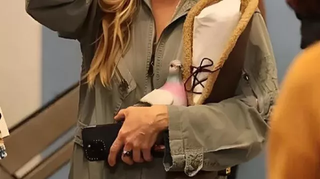 Carrie Bradshaw Combinaison portée par Carrie Bradshaw (Sarah Jessica Parker) dans And Just Like That...