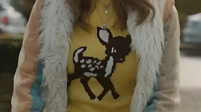 Veste en fourrure rayée colorblock portée par Gemma (Aimee Lou Wood) dans Daddy Issues