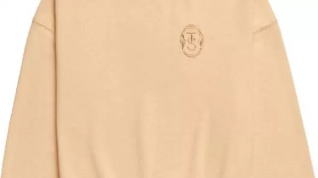 Sudadera que lleva Taylor Swift en Taylor Swift - La vida de una showgirl (feat. Sabrina Carpenter) (Visualizer)