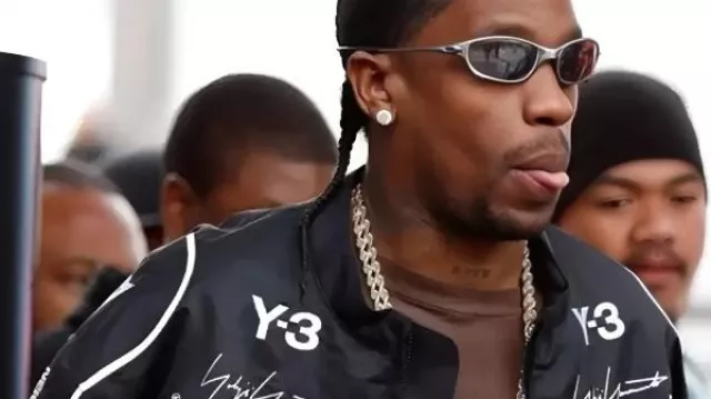 Travis Scott F1 Grand Prix Las Vegas Jacket in Beyonce & Jay Z at Formula 1 Las Vegas Grand Prix w/ Lewis Hamilton Travis Scott #Beyonce #GrandPrix