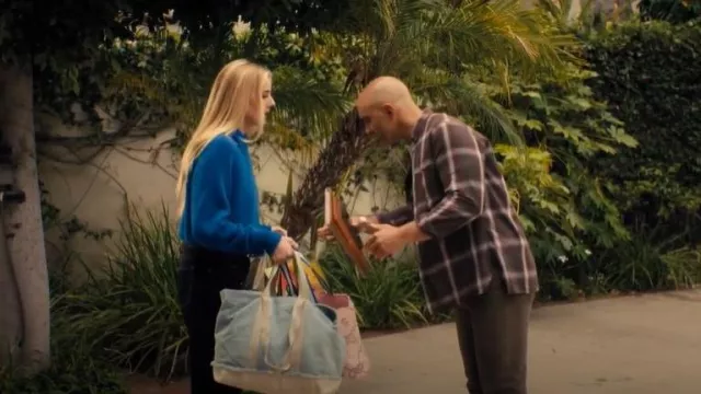 Sac à main Universal Thread Tote porté par Morgan (Justine Lupe) tel que vu dans Nobody Wants This (S02E08)