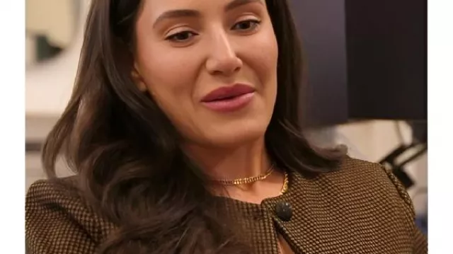 Posséder Manhattan S02 Chloe Tucker Brown Brown Checkering Jacket porté par Self (Chloe Tucker Caine) tel que vu dans Owning Manhattan