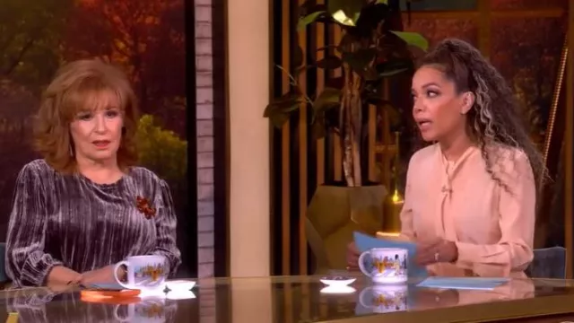 Robe Aviana d’Ulla Johnson portée par Sunny Hostin telle que vue dans The View le 2 décembre 2025
