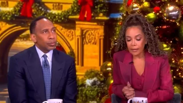 Gabriela Hearst Angela Blazer en laine à double croison porté par Sunny Hostin tel que vu dans The View le 5 décembre 2025