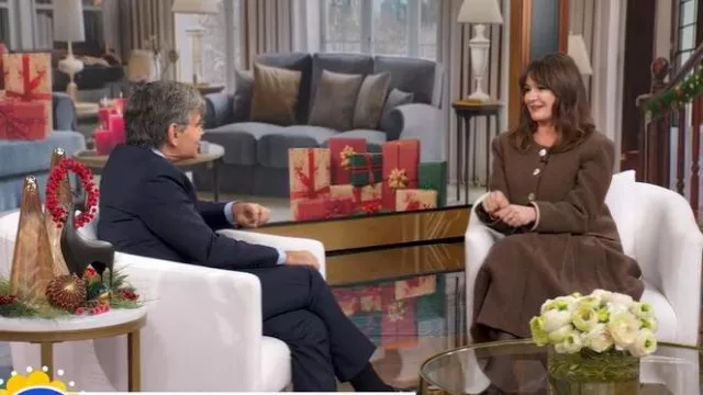 Maison de la veste Hai Marlene portée par Emily Mortimer, telle que vue dans Good Morning America le 4 décembre 2025