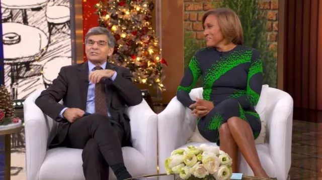 Robe fourreau de Lola Faturoti Loves Grace portée par Robin Roberts telle que vue dans Good Morning America le 8 décembre 2025