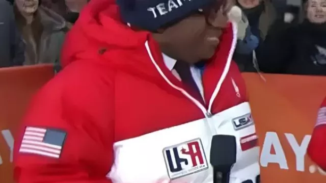 La veste doussonnée de l’équipe USA d’Al Roker du Today Show portée par Al Roker telle que vue dans Today Show
