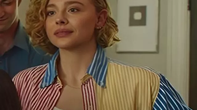 Oh. Quoi. Amusement. Chloë Grace Moretz Chemise à rayures multiples portée par Taylor (Chloë Grace Moretz) comme on le voit dans Oh. Quoi. Amusement.