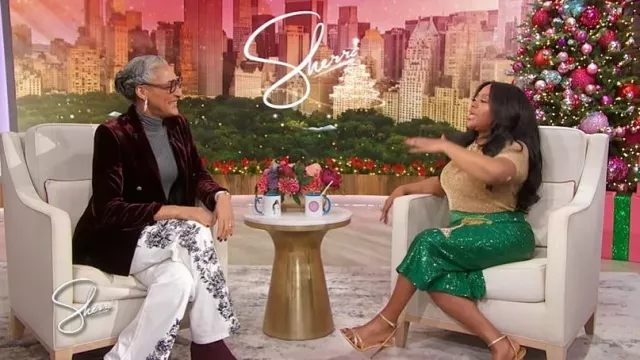 Jean High Rise brodé à jambes larges Alice + Olivia, porté par Carla Hall, vu dans Sherri le 3 décembre 2025