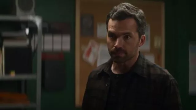 Uniqlo Flannel Shirt worn by Nate (Ian Harding) as seen in Ripple (S01E04)
