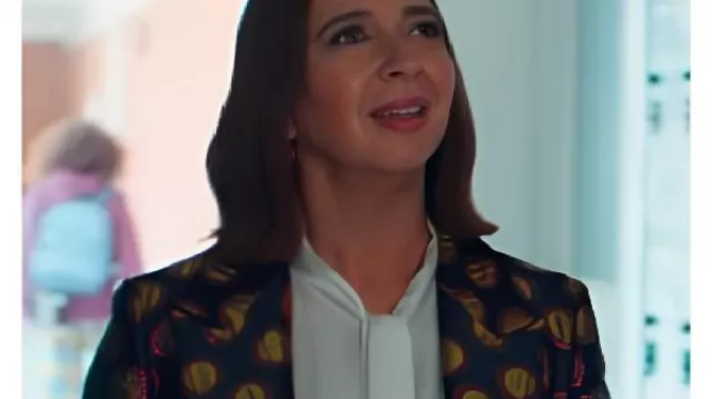 Loot S03 Blazer à points noir et or de Molly Wells porté par Molly Novak (Maya Rudolph) tel que vu dans Loot