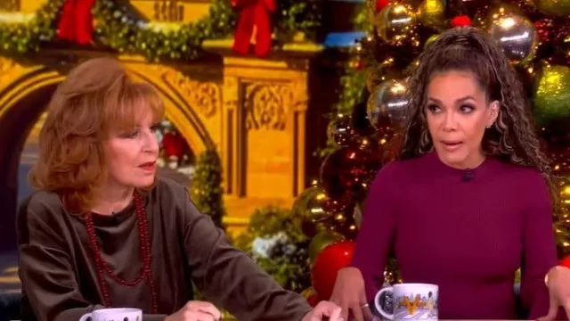 Robe-jupe ballon Simkhai Kenlie portée par Sunny Hostin telle que vue dans The View le 10 décembre 2025