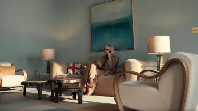 Pantalones de pierna recta con pelo de camello Max Mara usados por Liberty Ronson (Naomi Watts) como se ve en All's Fair (S01E09)