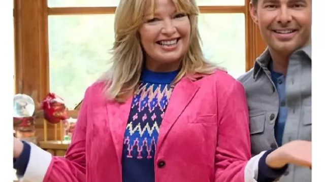 Finding Mr Christmas S02 Melissa Peterman Pink Blazer worn by Self - Judge (Melissa Peterman) as seen in Finding Mr. Christmas (S02)