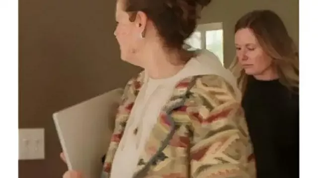 Fixer Upper Colorado Mountain House 2025 veste Aztec vue dans Fixer Upper : Colorado Mountain House (S01E01)