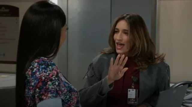 Manteau de laine en mélange franges Simkhai Carrie porté par Ashley Morgan (Jen Jacob) tel que vu dans Beyond the Gates (S01E187)
