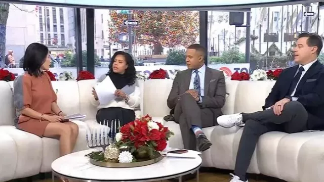 Mini-robe Toccin Colorblock portée par Vicky Nguyen telle que vue dans Today le 11 décembre 2025