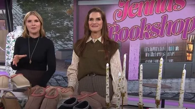 Grande ceinture en cuir percé Tory Burch portée par Brooke Shields, comme on le voit dans Today with Jenna & Friends le 12 décembre 2025