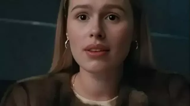 Elsbeth S03 Veste en fourrure étoile marron Valeriya Denga telle que vue dans Elsbeth (S03)