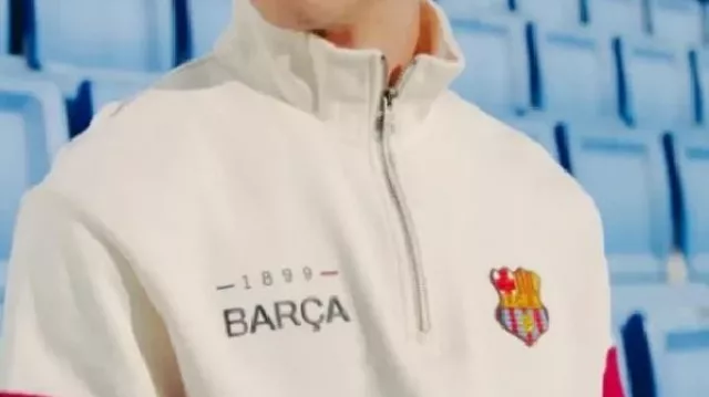 Sweat du FC Barcelone 1899 dans le maillot rétro du FC Barcelone 1899-1999