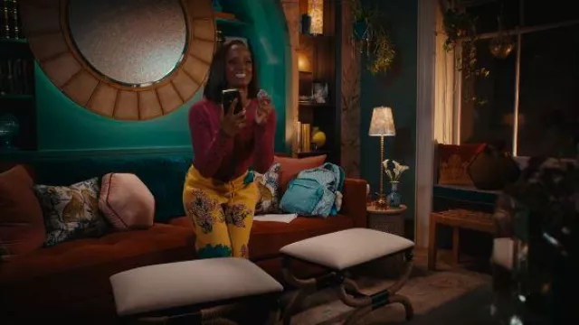 Pantalon de survêtement en maille Fenty x Puma x Schtroumpfs porté par Olympia Lawrence (Skye P. Marshall) tel que vu dans Matlock (S02E07)
