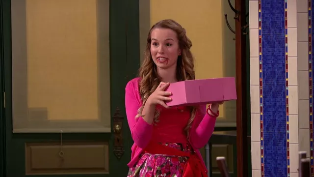 Forever 21 (Twenty One) Floral Skirt of Juliet van Heusen (Bridgit Mendler) in Wizards of Waverly Place (S03E04)