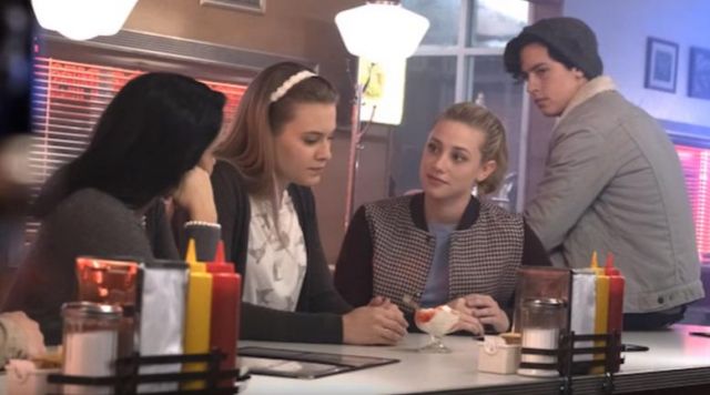 the bomber jacket plaid Betty Cooper (Lili Reinhart) in Riverdale