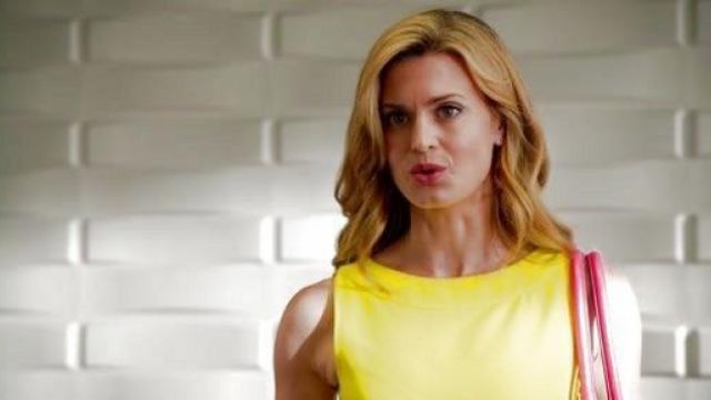 La robe jaune Ted Baker de Paige Collins dans Royal Pains S06E10