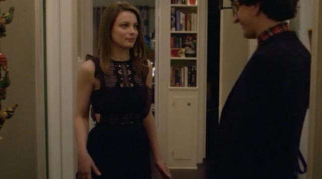 The black dress of Gillian Jacobs in ' Love S02E07