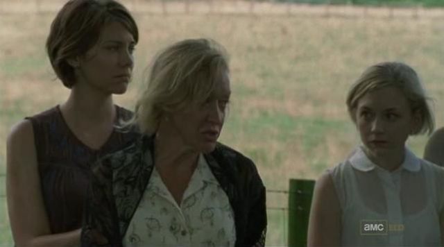 Blouse without sleeve American Apparel Beth Greene (Emily Kinney) in The Walking Dead S02E04