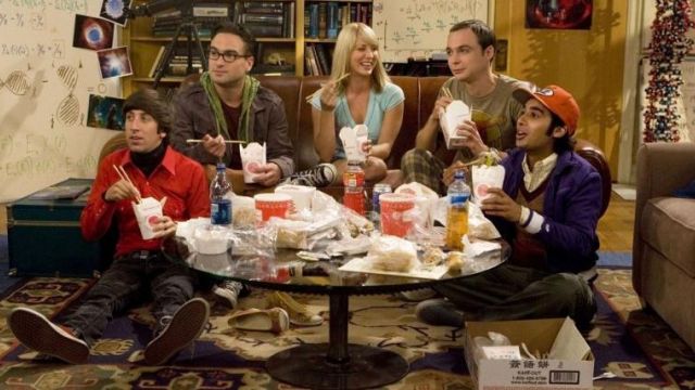 Les chaussures Vans brunes de Howard Wolowitz (Simon Helberg) dans The Big Bang Theory S01E13