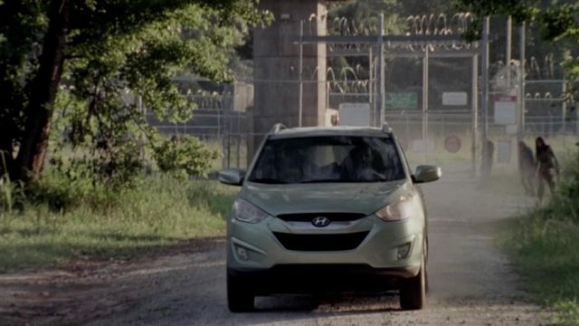 The car Hyundai Tucson of 2011 is seen in The Walking Dead