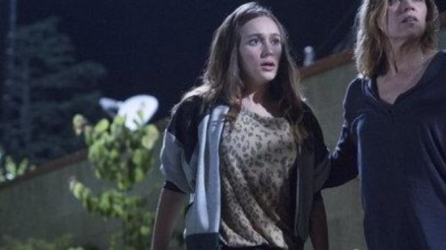The tank top leopard of Alicia in Fear The Walking Dead