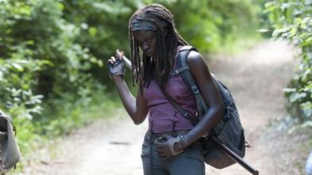 The shoulder bag of Michonne (Danai Gurira) in The Walking Dead