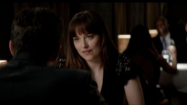 the red lips of Anastasia Steele (Dakota Johnson) in 50 shades darker ...