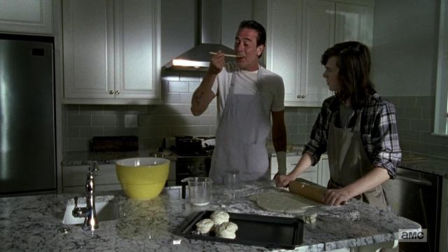 The grey apron of Negan (Jeffrey Dean Morgan) in The Walking Dead S07E07