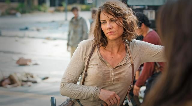 The top beige Maggie Greene (Lauren Cohan) in The Walking Dead