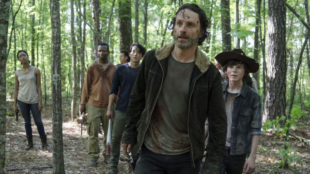 The brown jacket with collar fleeced Ugg of Rick Grimes (Andrew Lincoln) in The Walking Dead