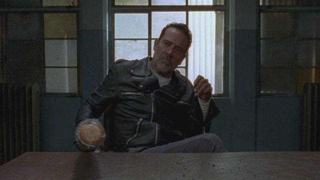 The replica of Lucille, the bat Negan (Jeffrey Dean Morgan) in The Walking Dead S08E11